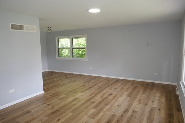 Building Photo - 22750 Valley Dr
