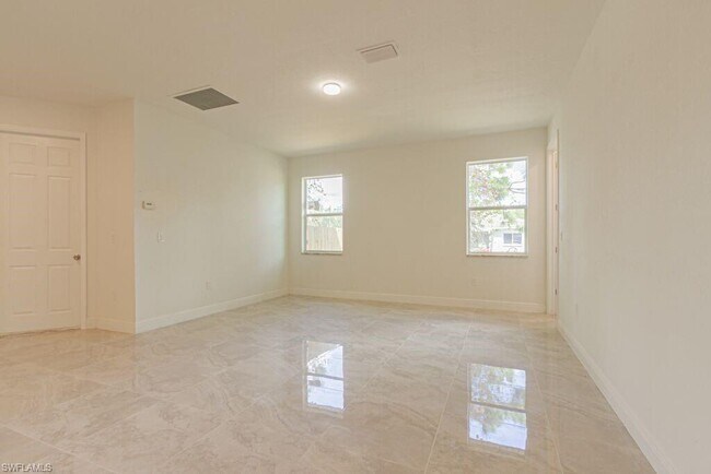 Foto del edificio - 5244-5246 30th St SW