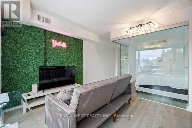 Photo du bâtiment - 155 Yorkville Ave