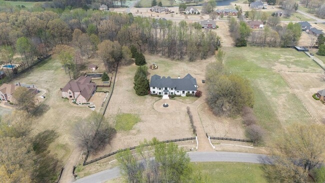 Foto del edificio - 9376 Forest Wind Cove
