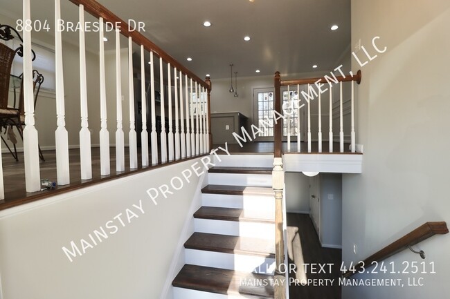 Building Photo - Immaculate Updated Split Level 4BR Home