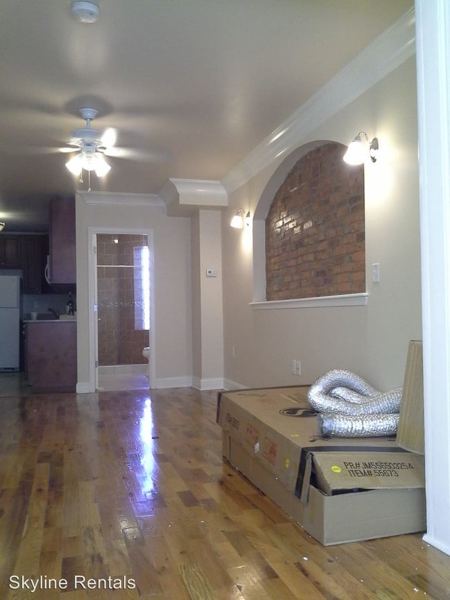 Building Photo - 5445 W Berks St