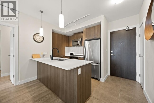 Building Photo - 301 Capilano Rd