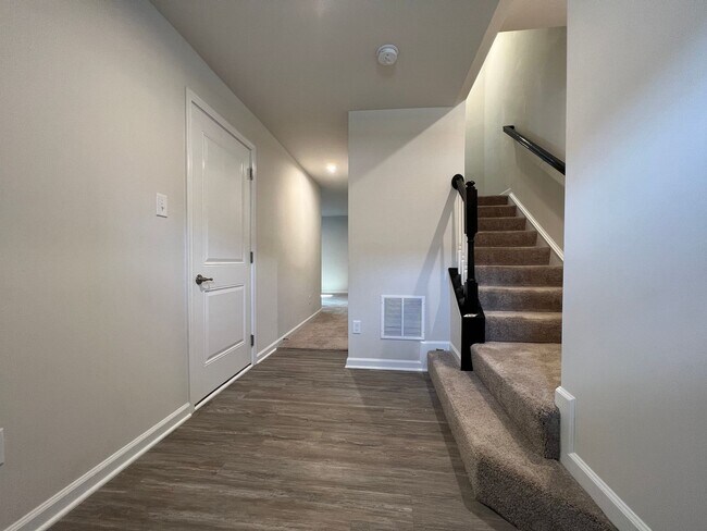Foto del edificio - 225 Stonehurst Dr