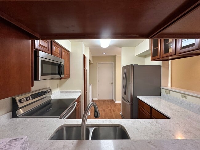 Building Photo - 921 Harbor House Dr