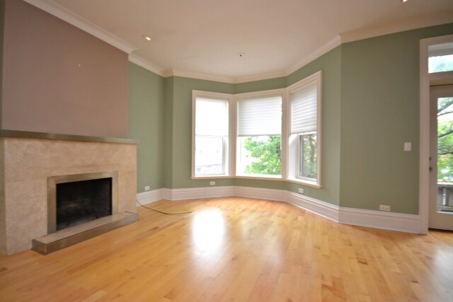 Building Photo - 745 W Briar Pl