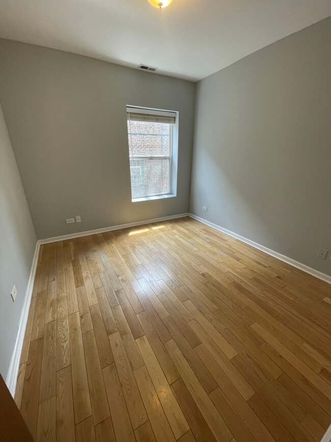Building Photo - 4748 N Albany Ave