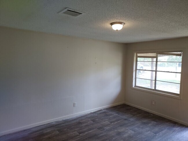 Foto del edificio - 59 Charmingdale Dr N