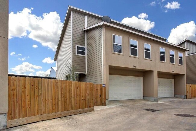 Foto del edificio - 242 Lenox St