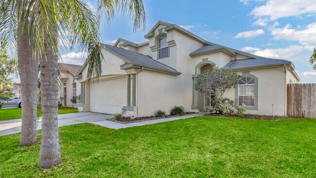 Building Photo - Spacious 3BR/2.5BA two story home with 2 c...