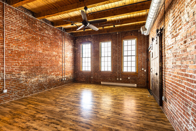 3BR, 2BA - 1296SF - Stove Lofts