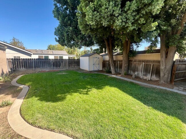Foto del edificio - 4 Bed 2 Bath home in the heart of Escalon