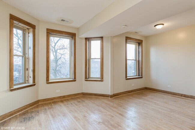 Building Photo - 4112 W Cermak Rd