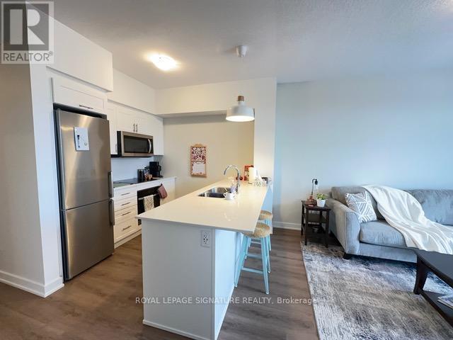 Photo du bâtiment - 600-600 N Service Rd