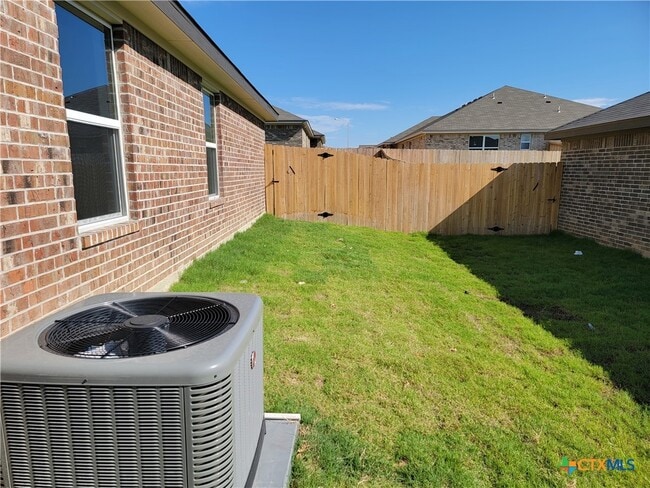 Foto del edificio - 122 Wind Ridge Dr