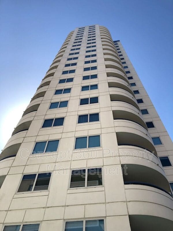 Building Photo - 525 E SEASIDE Way