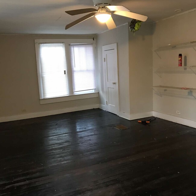 Building Photo - 604 Calcote Ave