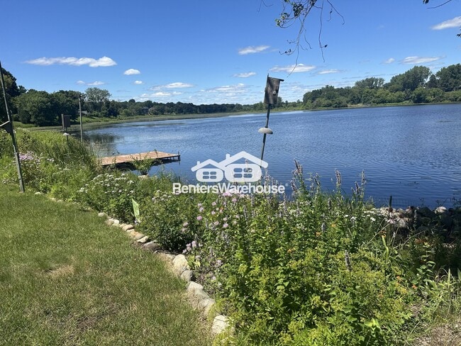 Building Photo - 1322 Meadowlark Dr
