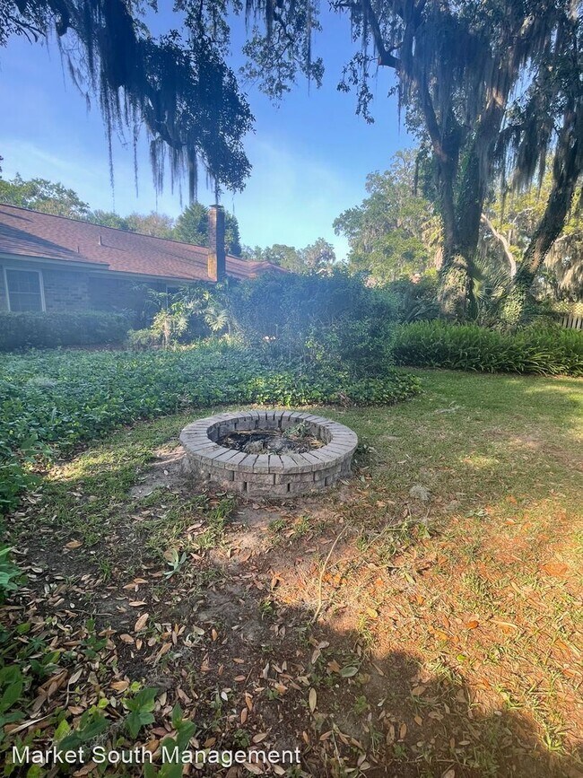 Building Photo - 4 br, 2 bath House - 5 Hanging Moss Road