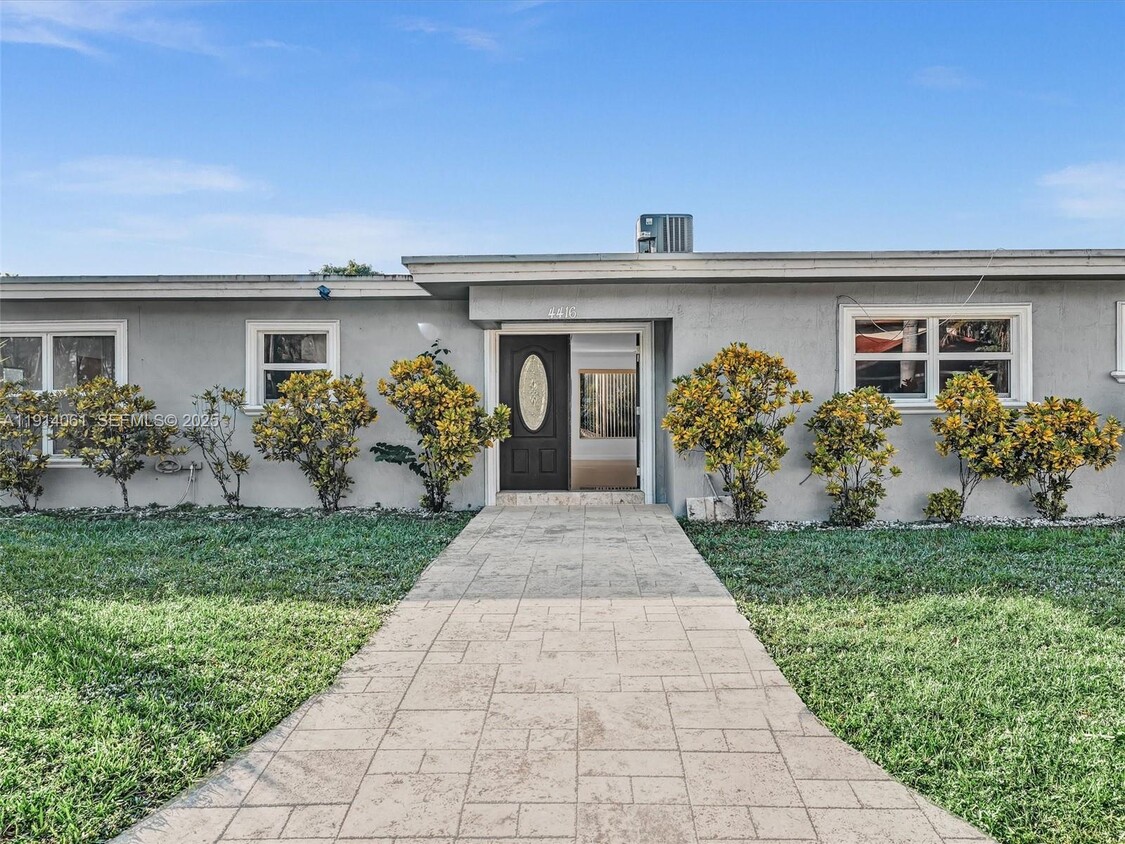 Primary Photo - 4416 SW 35th Ave
