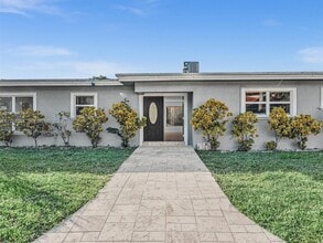 Building Photo - 4416 SW 35th Ave