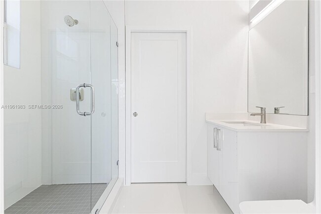 Foto del edificio - 21326 Old Cutler Rd