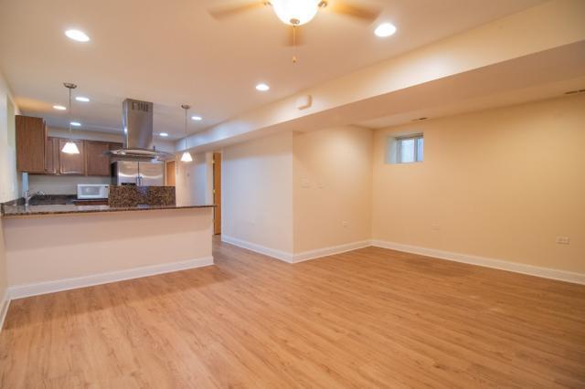 Building Photo - 2 bedroom in CHICAGO IL 60610