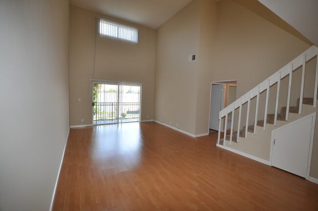 Foto del edificio - 6401 Riverton Ave