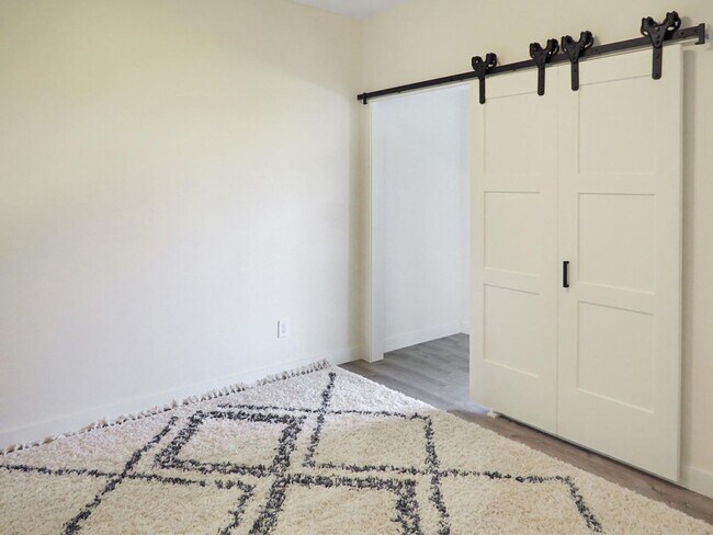 Building Photo - Beautiful 2 bed/ 2 bath with bonus room co...