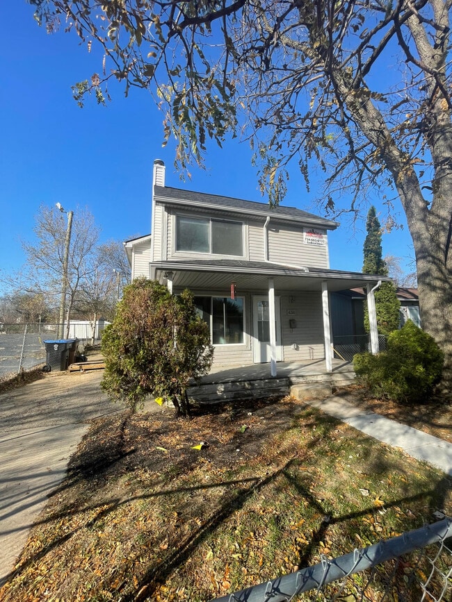 Building Photo - 436 S Washington St