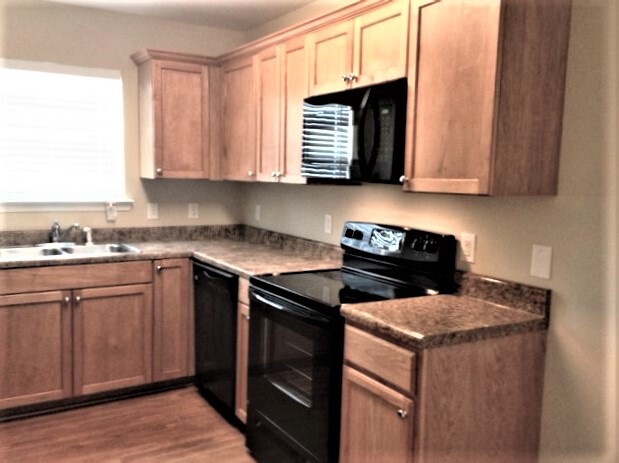 Building Photo - 151 Lakepointe Drive