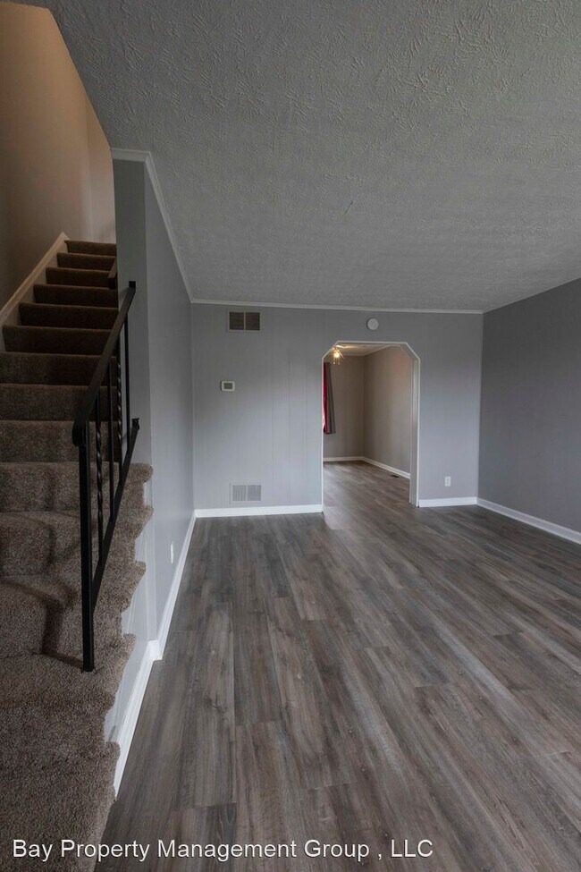Building Photo - 3 br, 1.5 bath House - 6544 Riverview Ave