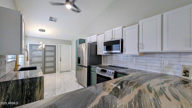 Foto del edificio - 10867 W Chino Dr