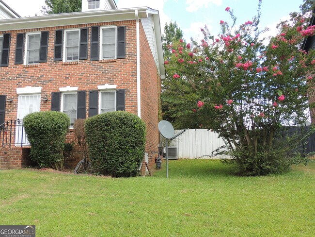 Building Photo - 6336 Phillips Pl