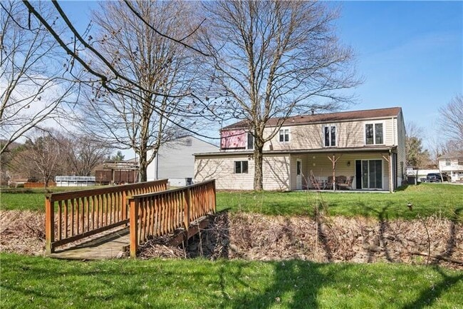 Building Photo - 16 Wheatfield Dr