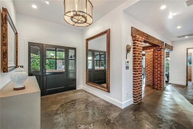 Foto del edificio - 27151 Mission Hills Dr