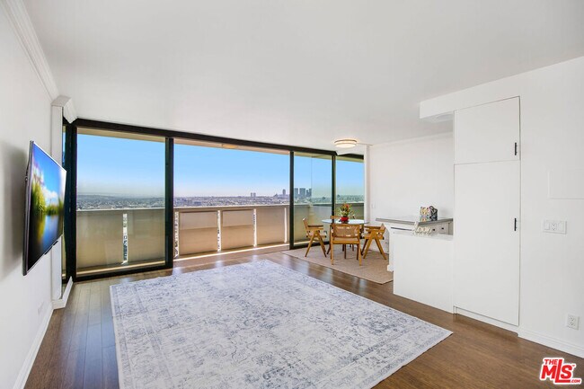 Foto del edificio - 8787 Shoreham Dr