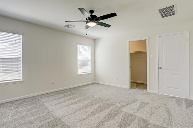 Foto del edificio - 28419 Aubrey Orchard Ln