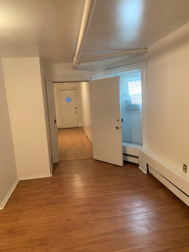 Main entrance and corridor - 285 Dekalb Ave
