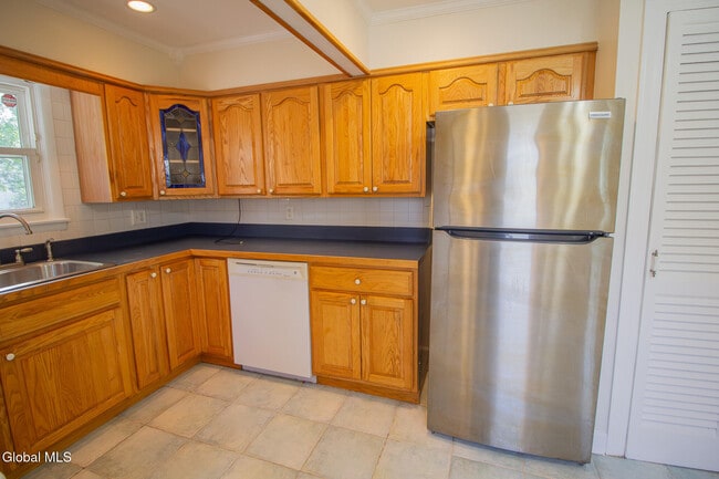 Building Photo - 50 New Shaker Rd