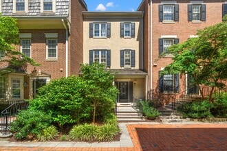 Building Photo - 4422 Westover Pl NW