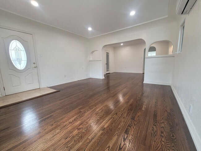 Building Photo - Harding Dr-628