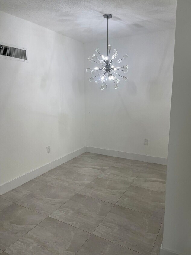 Foto del edificio - Northwest 179 Lane, Hialeah, FL 33018 - 4 BR 3.5 BA single-family home