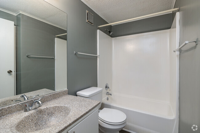 1HAB, 1BA - 576 ft² - Baño - Harmony Park Apartments