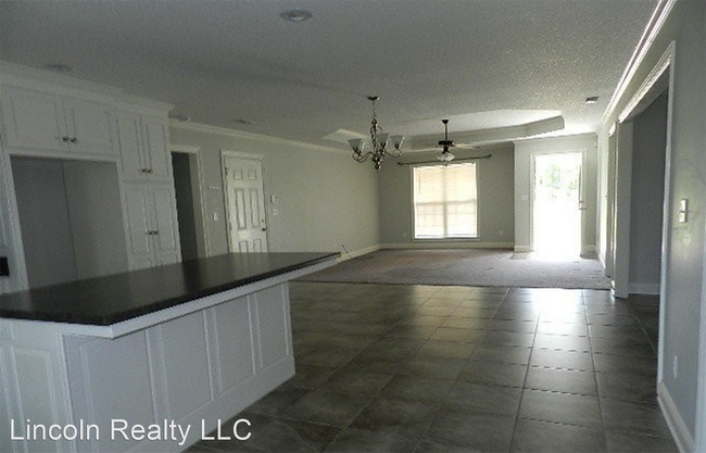 Foto del edificio - 3 br, 2 bath House - 4840 Smokey Ln *