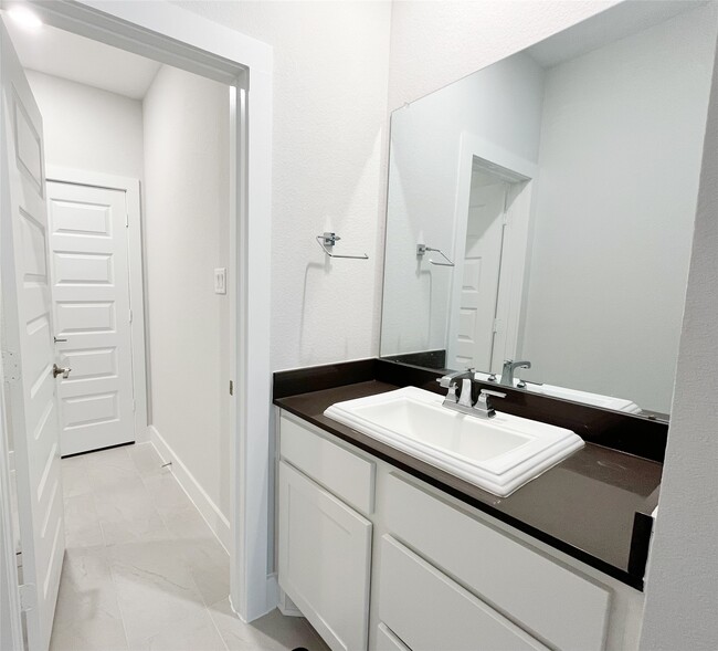 Building Photo - 5918 Emerald Ranch Ln