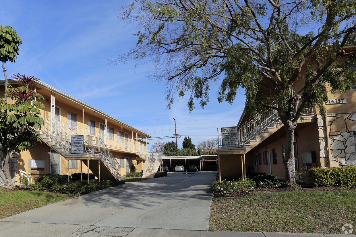 Building Photo - 14353-14357 Rosecrans Ave