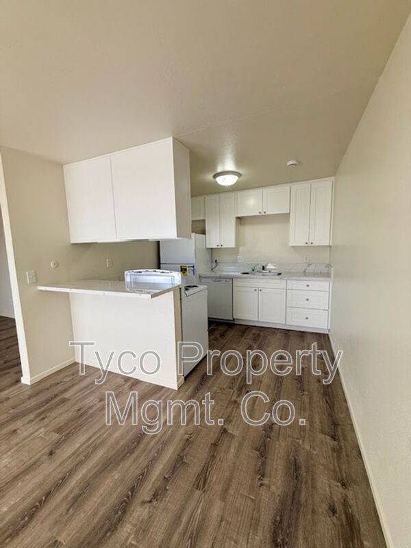 Building Photo - 361 Vance St