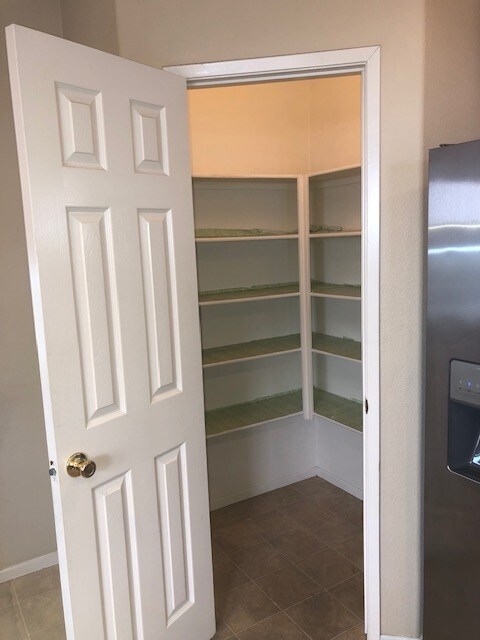 Foto del edificio - 440 Hart Dr