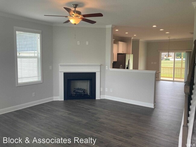 Building Photo - 4 br, 3 bath House - 158 East Goodwin Chas...